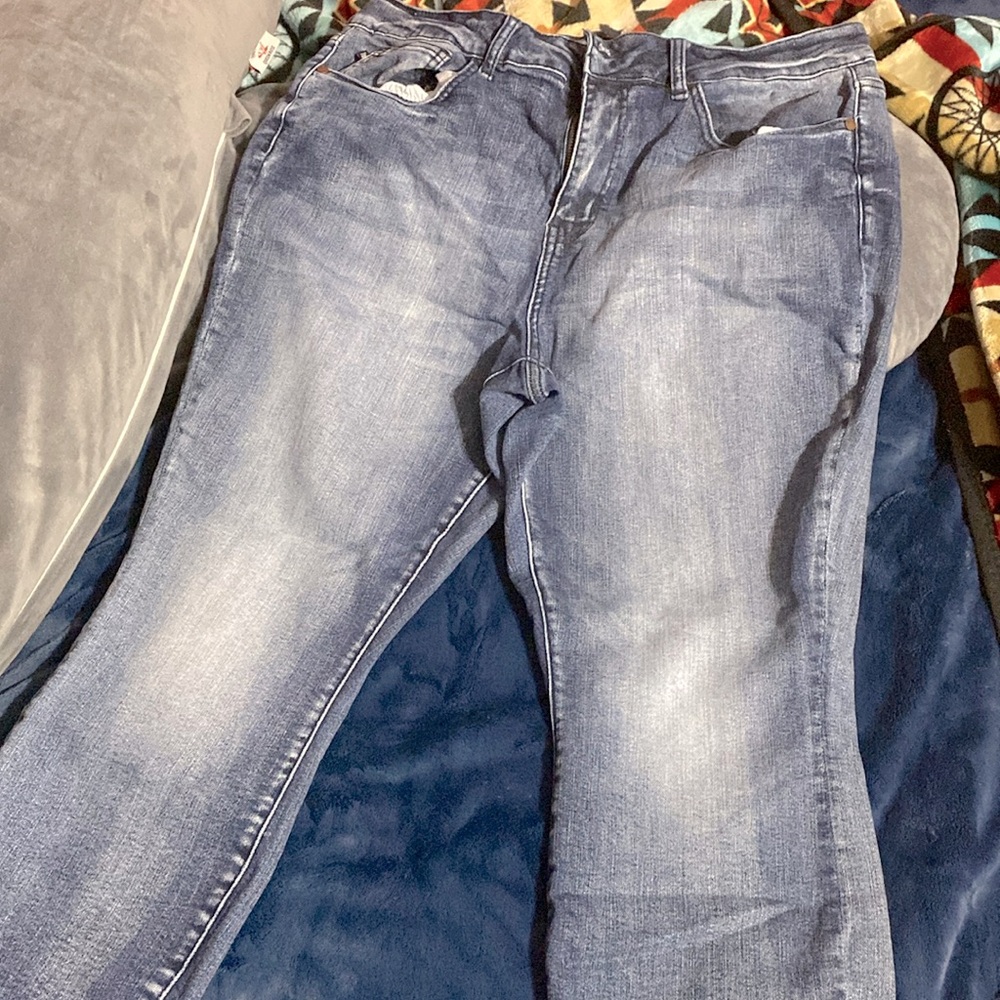 JUDY BLUE NON DISTRESSED JEANS!!
